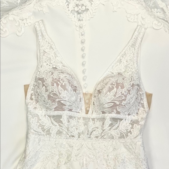 Essense of Australia Sample Wedding Dress D3254 - Picture 2 of 4